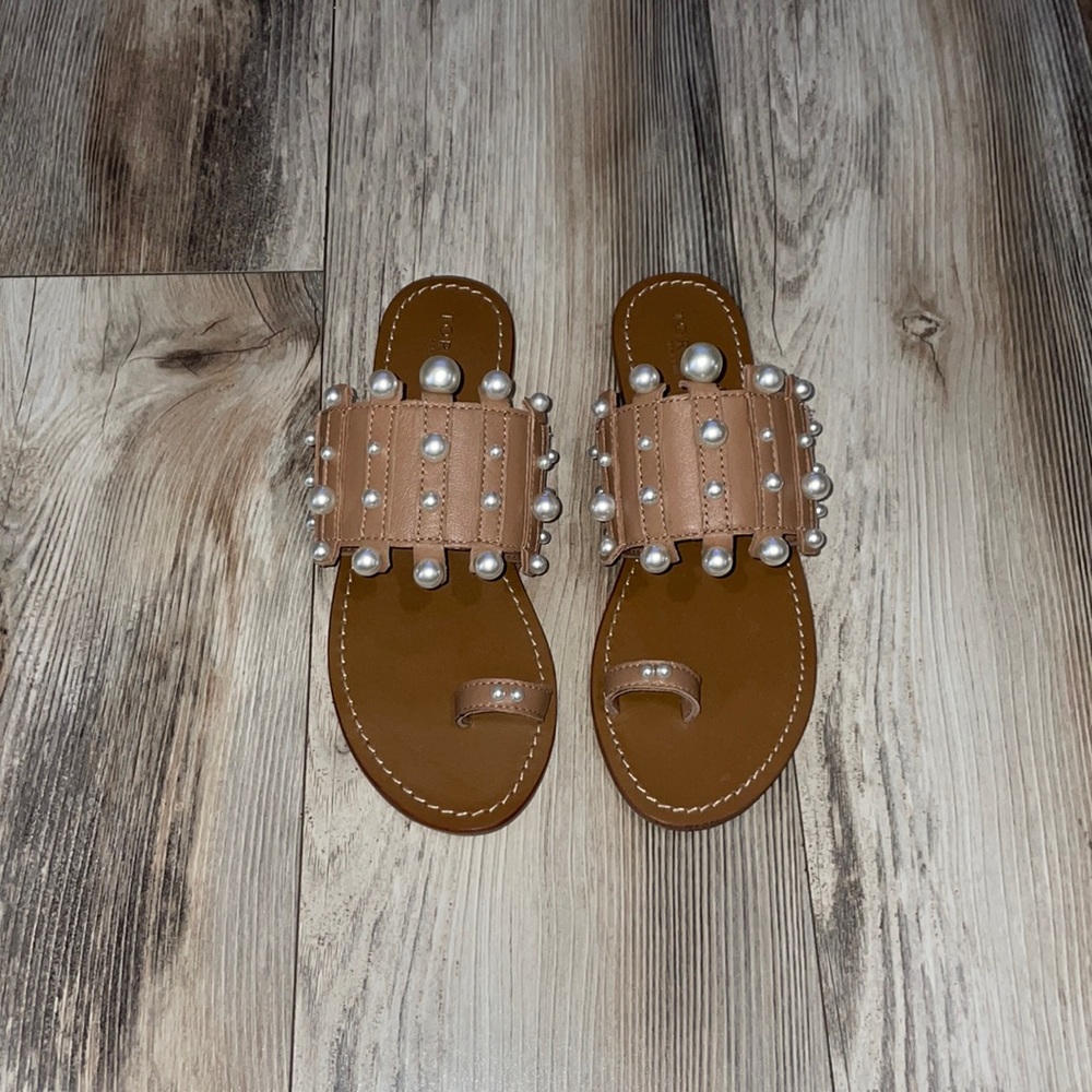 TORGĒIS Women’s Tan Sandals with Pearls. Size: 8